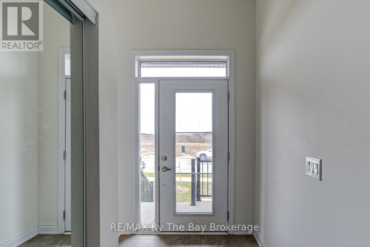 15 Union Boulevard, Wasaga Beach, Ontario  L9Z 0M6 - Photo 3 - S12328919