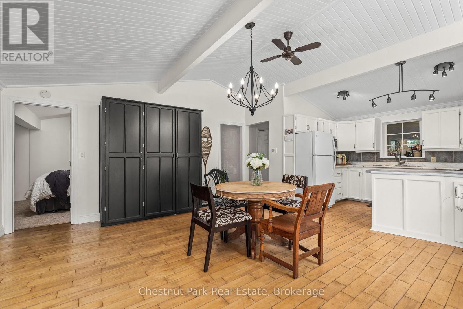 10 Mcleish Drive, Kawartha Lakes, Ontario  L0K 1W0 - Photo 6 - X12328903
