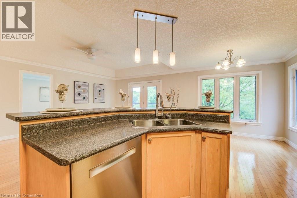 670 Salzburg Drive, Waterloo, Ontario  N2V 2N8 - Photo 18 - 40757933