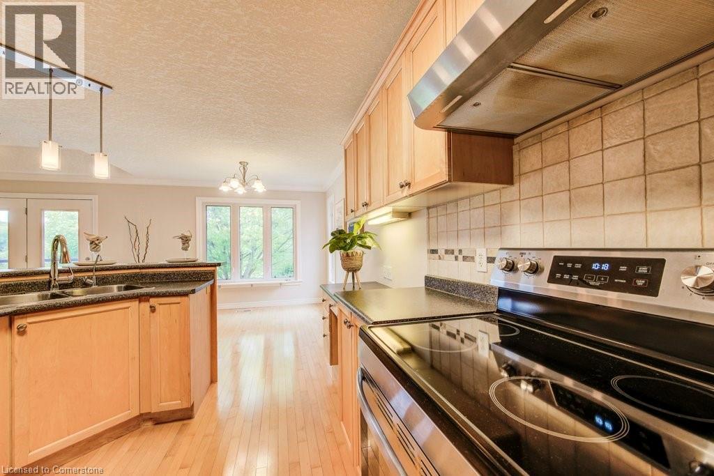 670 Salzburg Drive, Waterloo, Ontario  N2V 2N8 - Photo 20 - 40757933