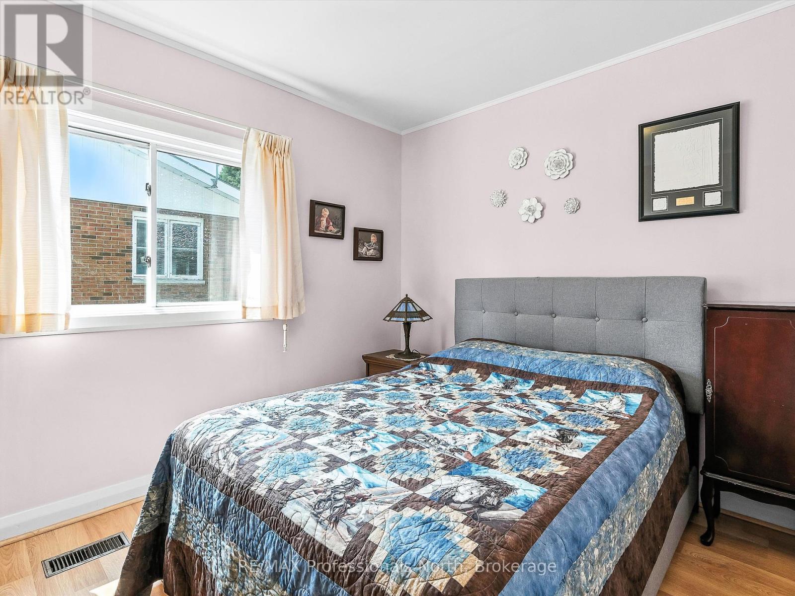 154 Wellington Street, Bracebridge, Ontario  P1L 1C4 - Photo 27 - X12329337