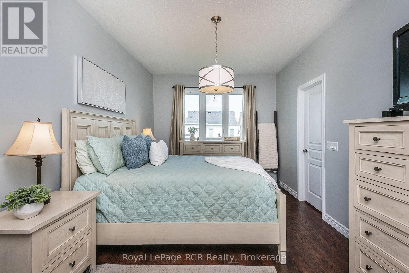 256 Johnson Drive, Shelburne, Ontario  L9V 3V7 - Photo 12 - X12329352