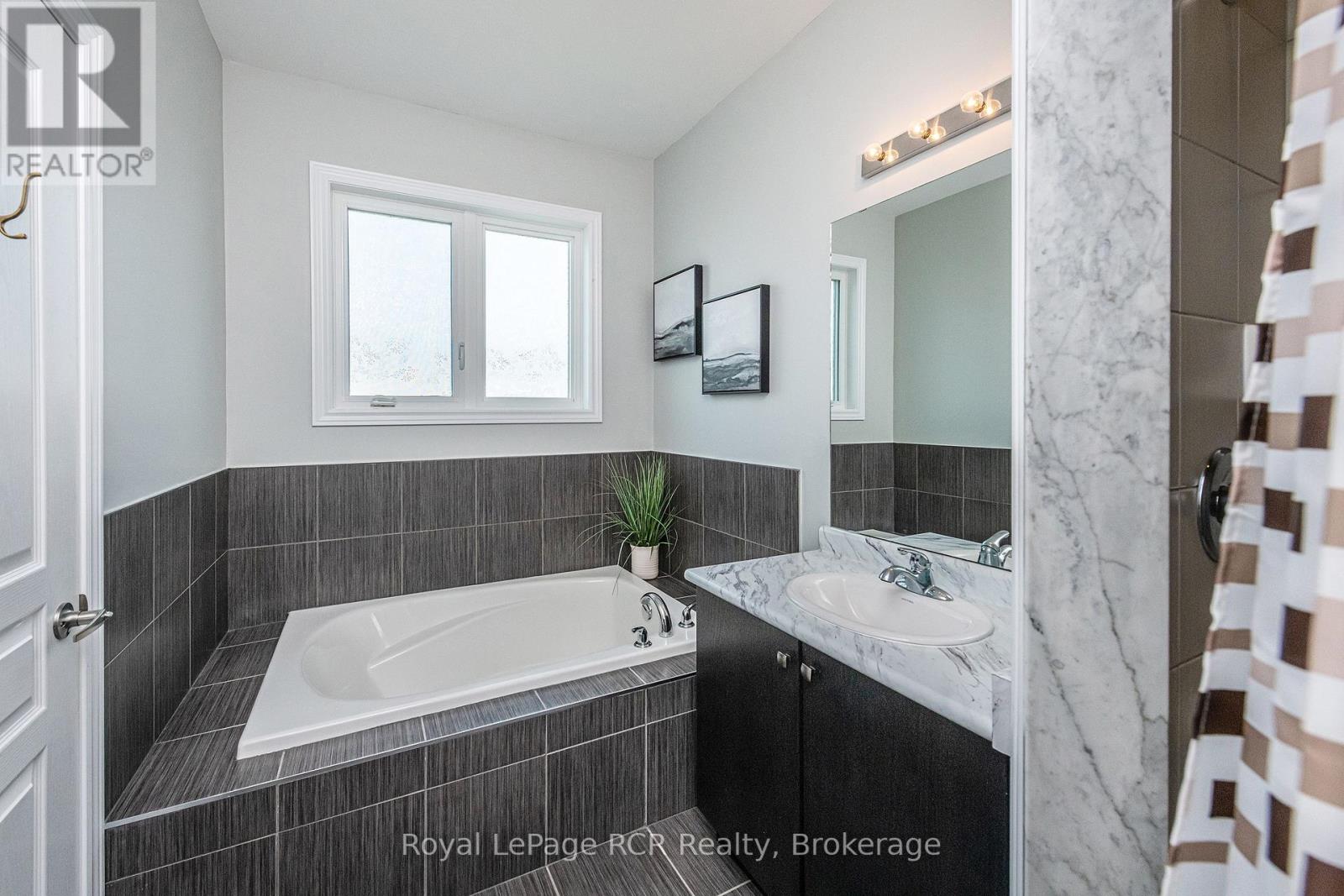256 Johnson Drive, Shelburne, Ontario  L9V 3V7 - Photo 14 - X12329352