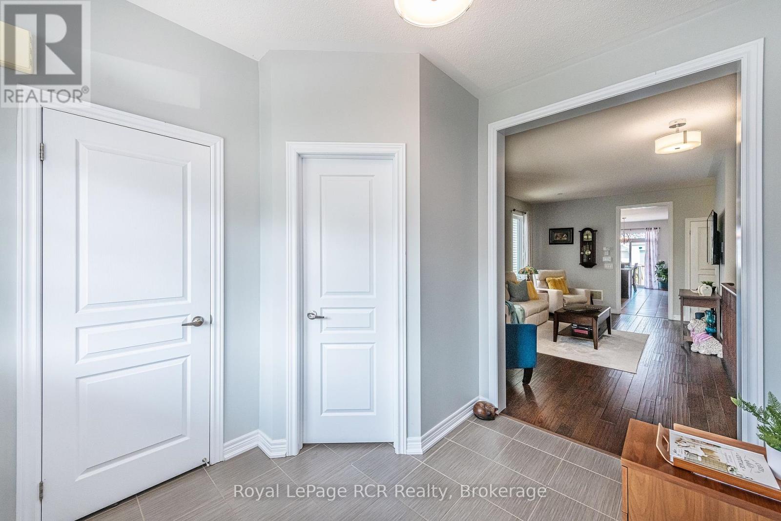 256 Johnson Drive, Shelburne, Ontario  L9V 3V7 - Photo 3 - X12329352