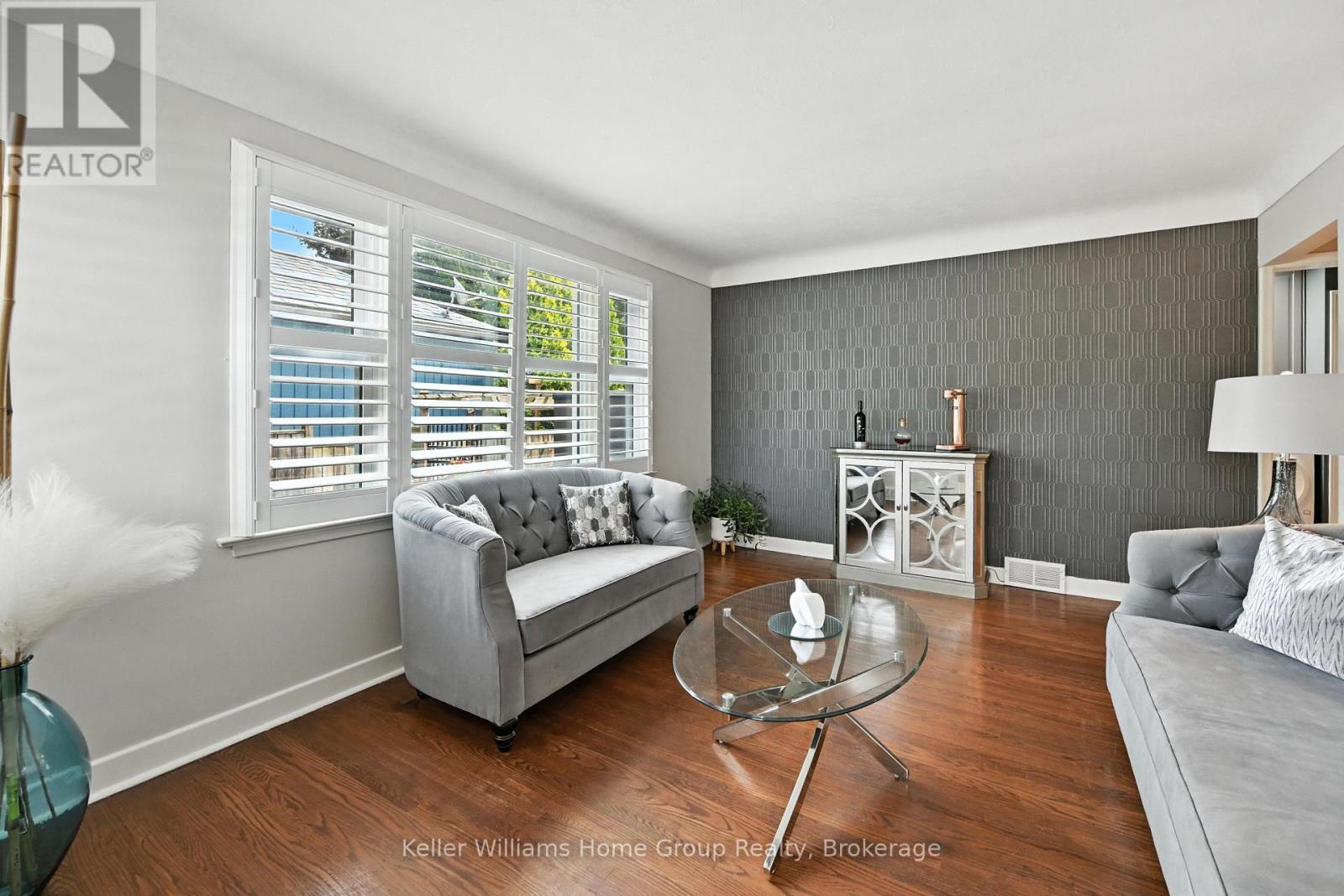 4 Glenview Avenue, St. Catharines, Ontario  L2N 2Z6 - Photo 5 - X12329536