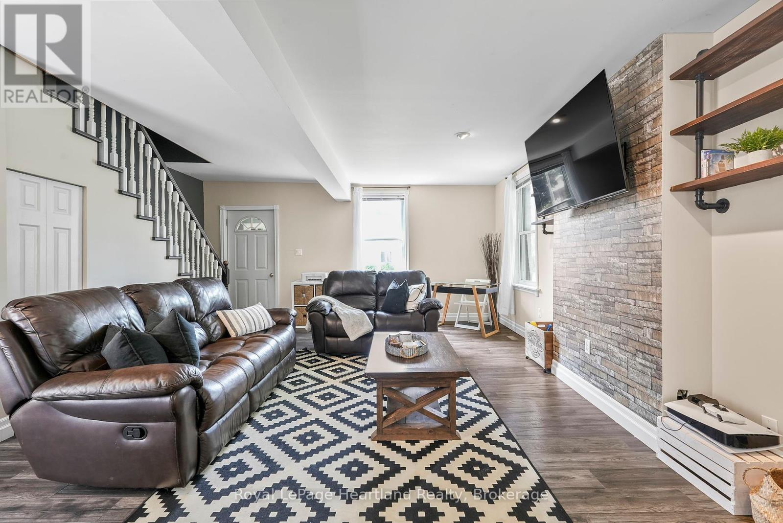 67 Robertson Street, Minto, Ontario  N0G 1Z0 - Photo 10 - X12329606