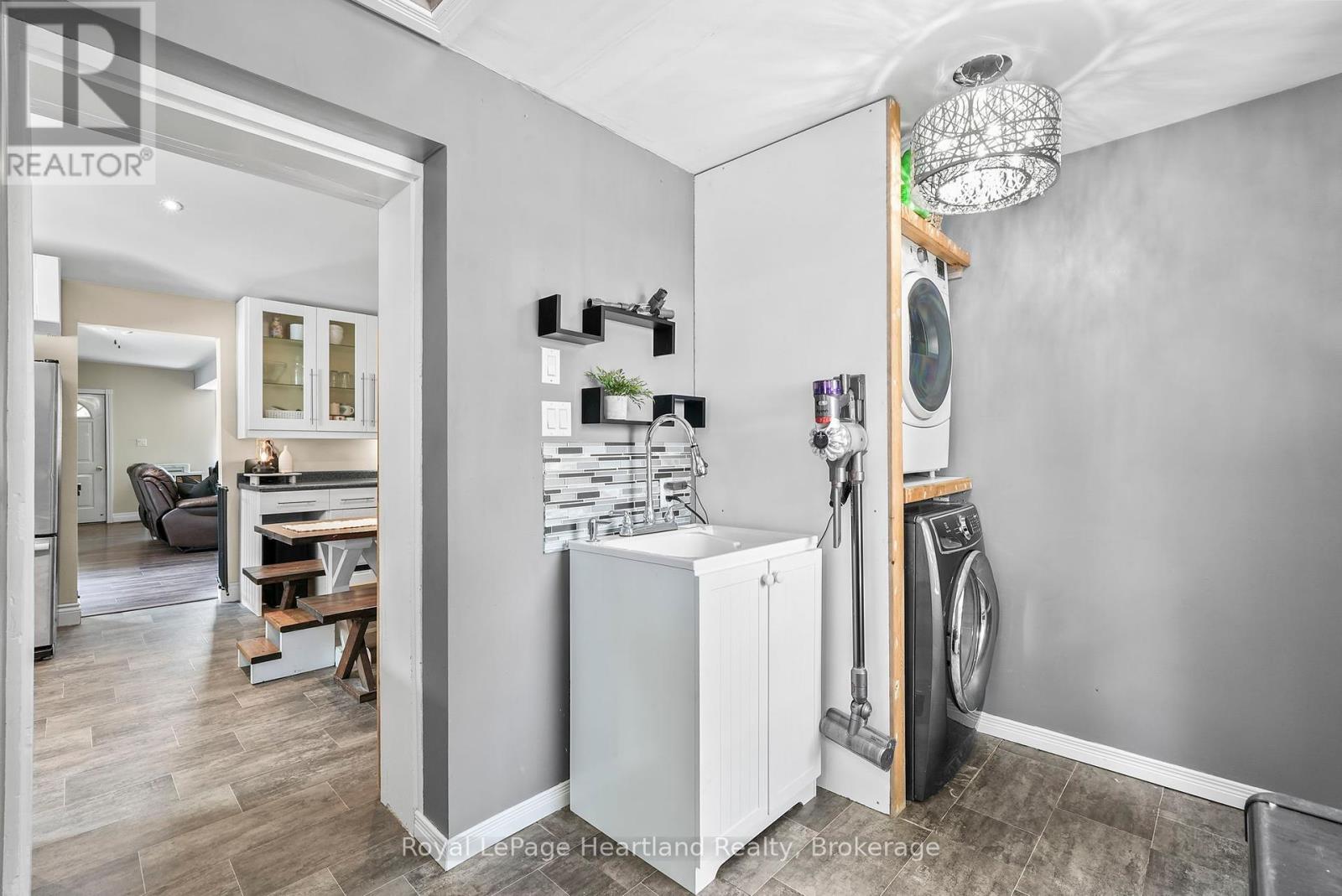 67 Robertson Street, Minto, Ontario  N0G 1Z0 - Photo 15 - X12329606