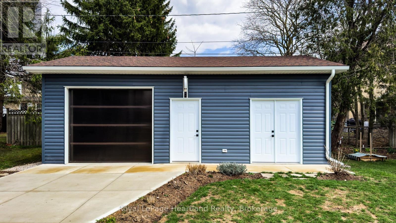 70 John Street, Huron East, Ontario  N0K 1W0 - Photo 40 - X12329761