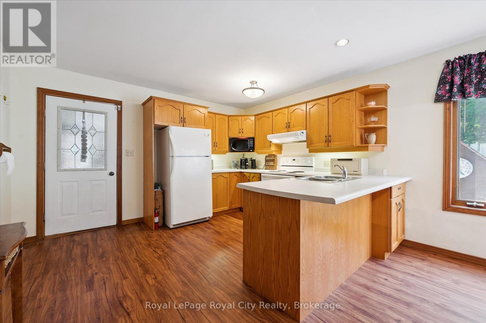 69 Nottingham Street, Guelph, Ontario  N1H 3M9 - Photo 9 - X12330561