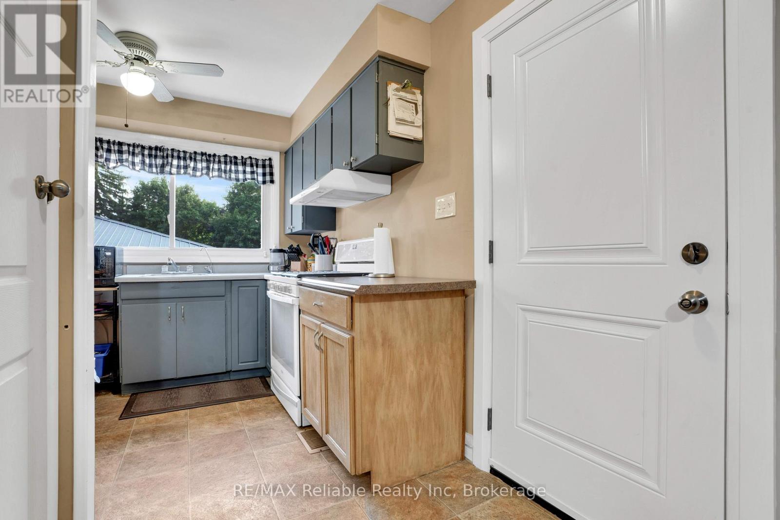 61 East Street, Central Huron, Ontario  N0M 1L0 - Photo 10 - X12330921