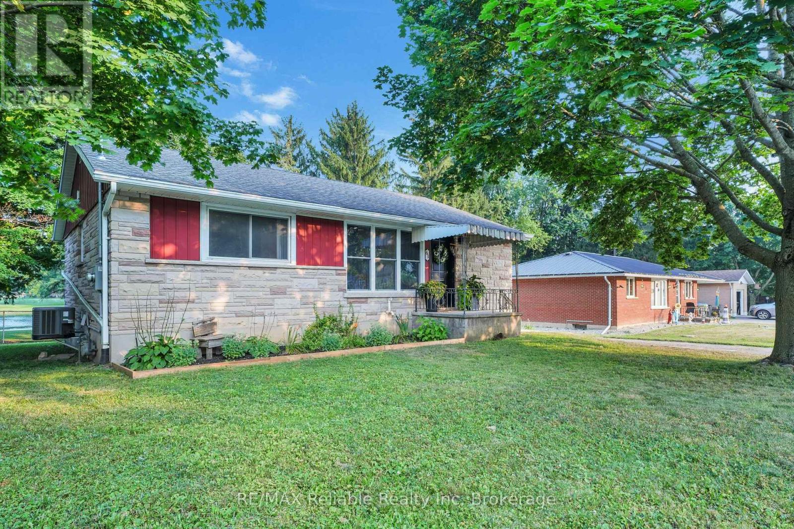 61 East Street, Central Huron, Ontario  N0M 1L0 - Photo 2 - X12330921