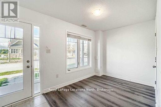 152 Village Gate Drive, Wasaga Beach, Ontario  L9Z 0J7 - Photo 2 - S12331140