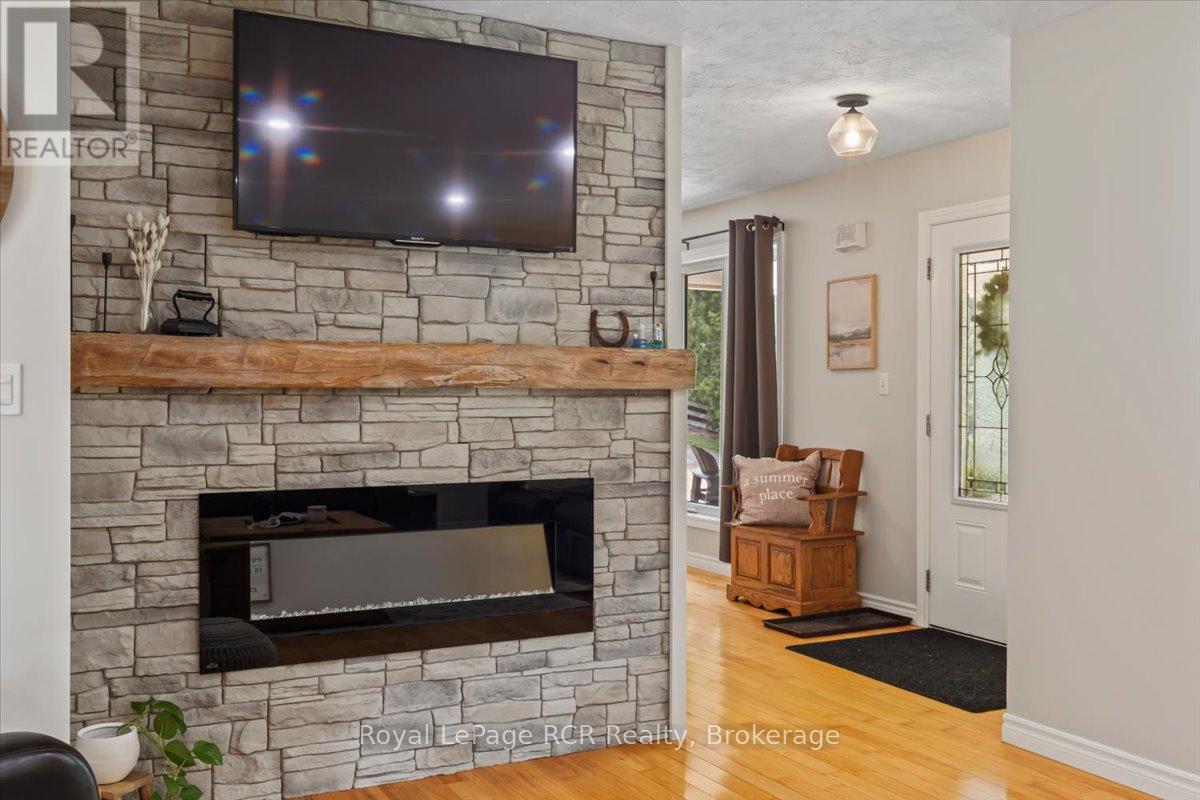 27 Emke Road, Brockton, Ontario  N0G 2V0 - Photo 7 - X12331124