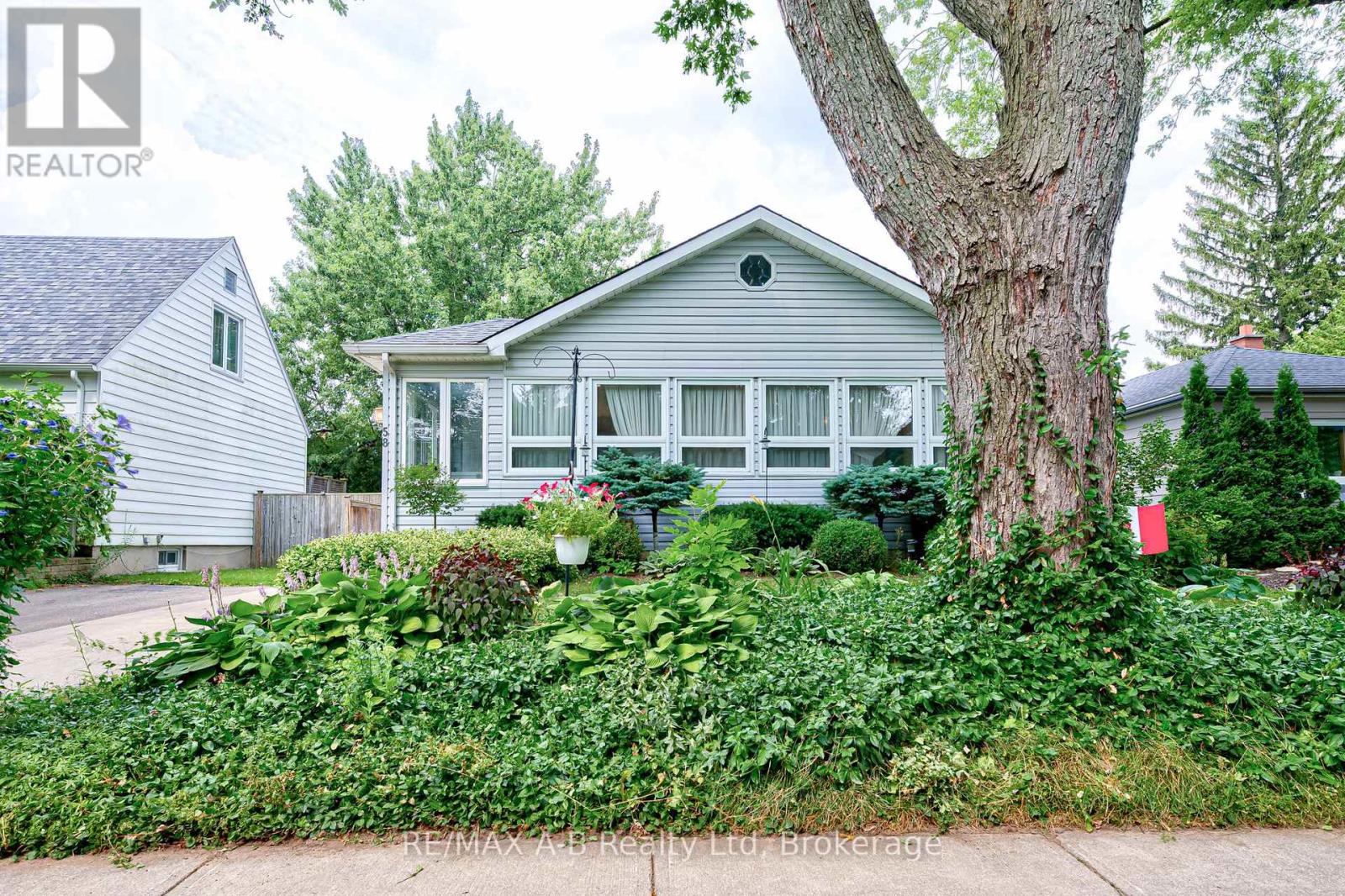 58 Normandy Drive, Stratford, Ontario  N5A 6A5 - Photo 2 - X12331363