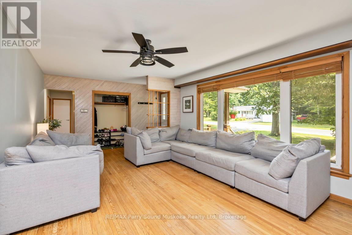 20 Sandy Plains Road, Seguin, Ontario  P2A 2W8 - Photo 10 - X12331471