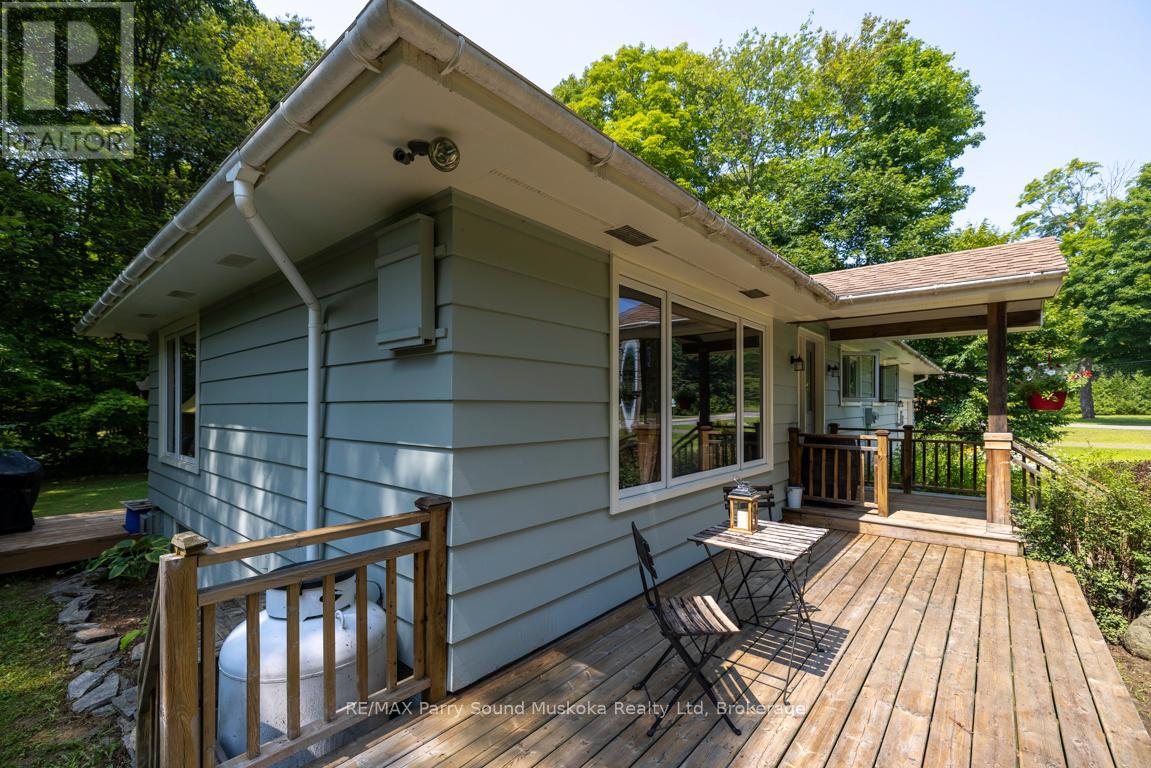 20 Sandy Plains Road, Seguin, Ontario  P2A 2W8 - Photo 4 - X12331471