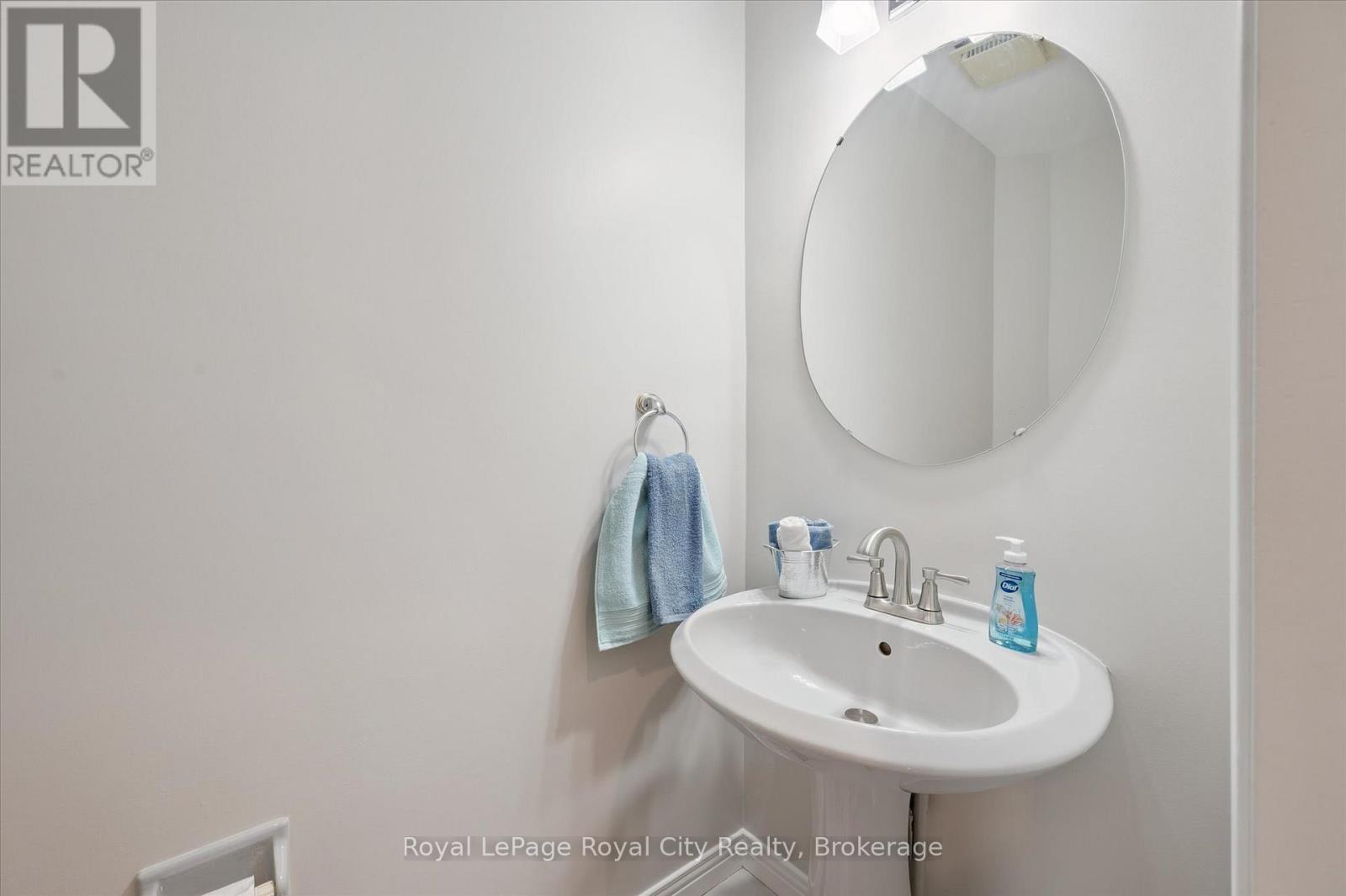 8 Forster Drive, Guelph, Ontario  N1G 4N2 - Photo 14 - X12331546