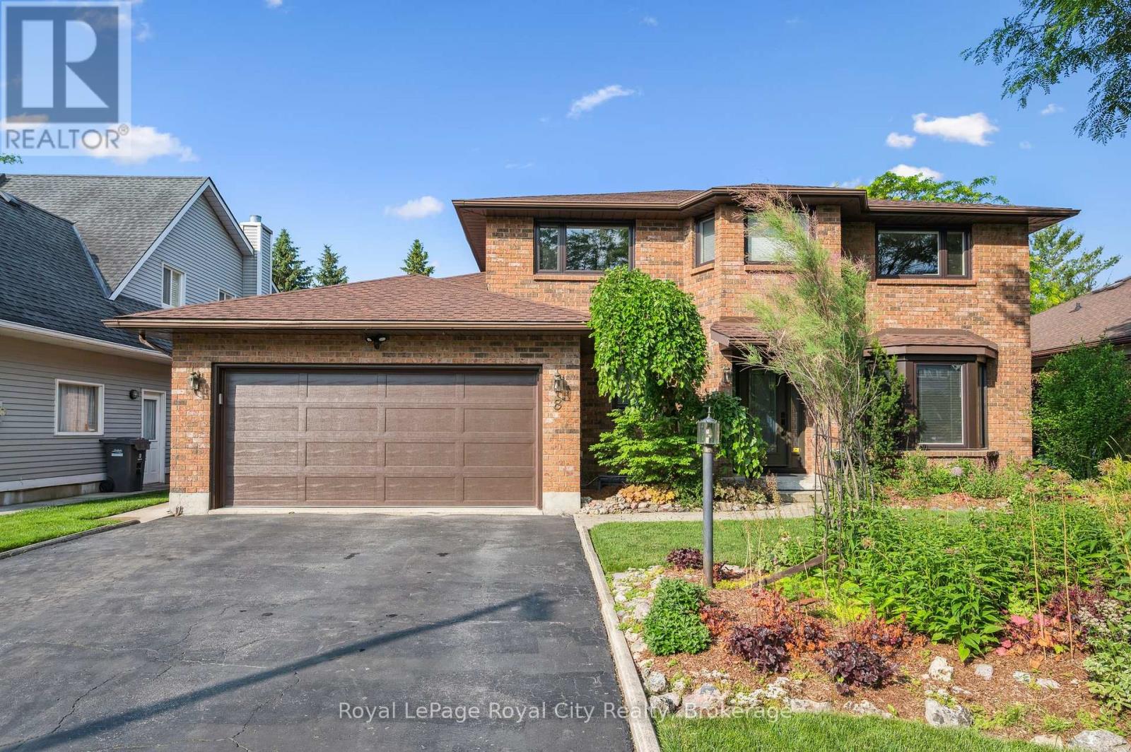 8 Forster Drive, Guelph, Ontario  N1G 4N2 - Photo 3 - X12331546