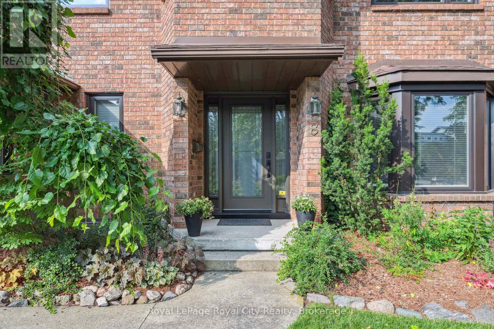 8 Forster Drive, Guelph, Ontario  N1G 4N2 - Photo 4 - X12331546