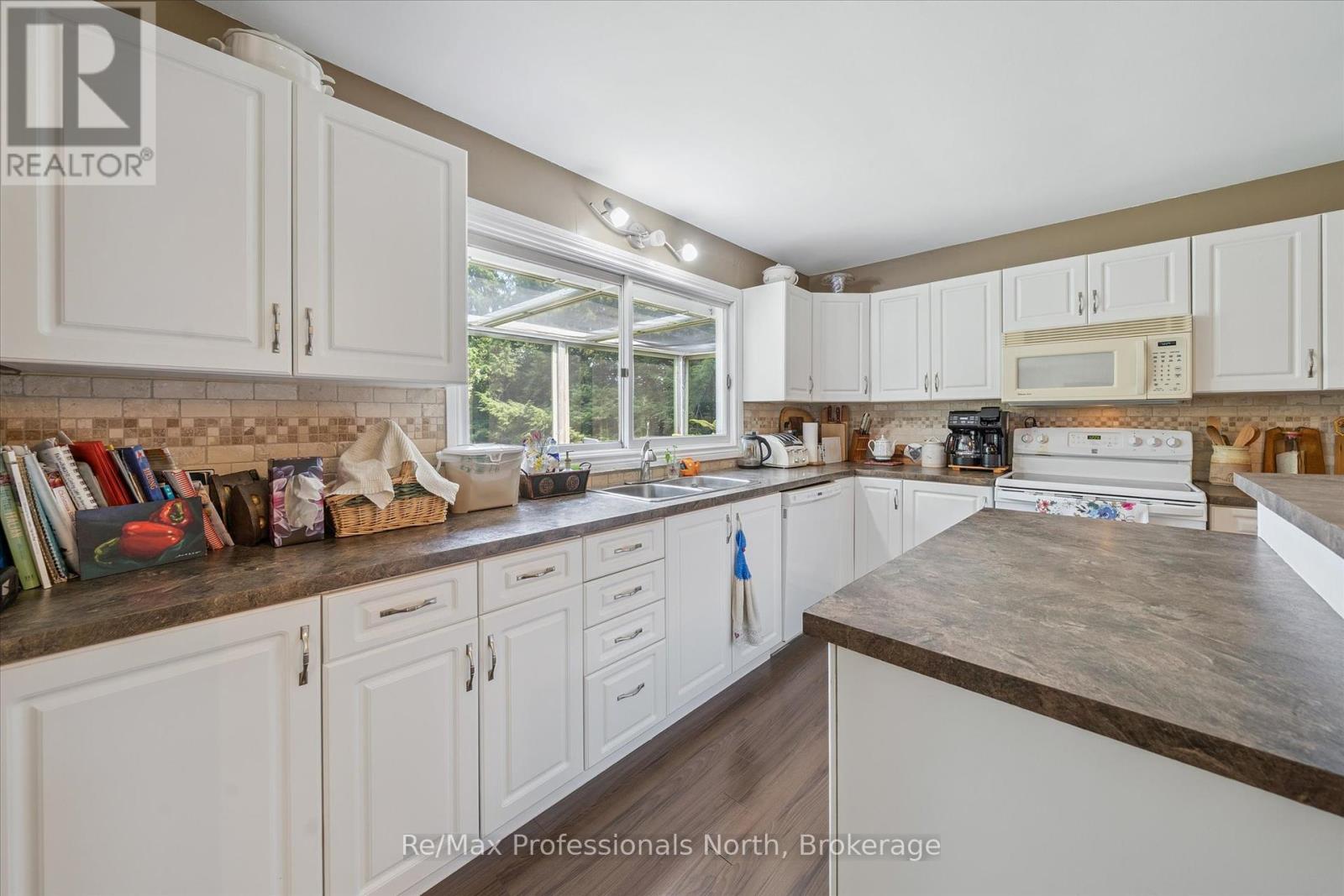 1042 River Haven Road, Bracebridge, Ontario  P1L 1X1 - Photo 15 - X12331846