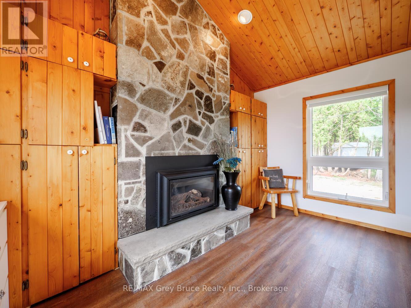 157 Zorra Drive, Northern Bruce Peninsula, Ontario  N0H 2R0 - Photo 26 - X12331929