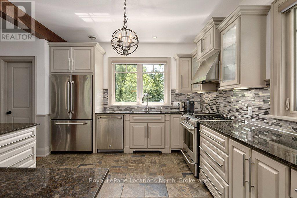376 Sunset Boulevard, Blue Mountains, Ontario  N0H 2P0 - Photo 8 - X12332193