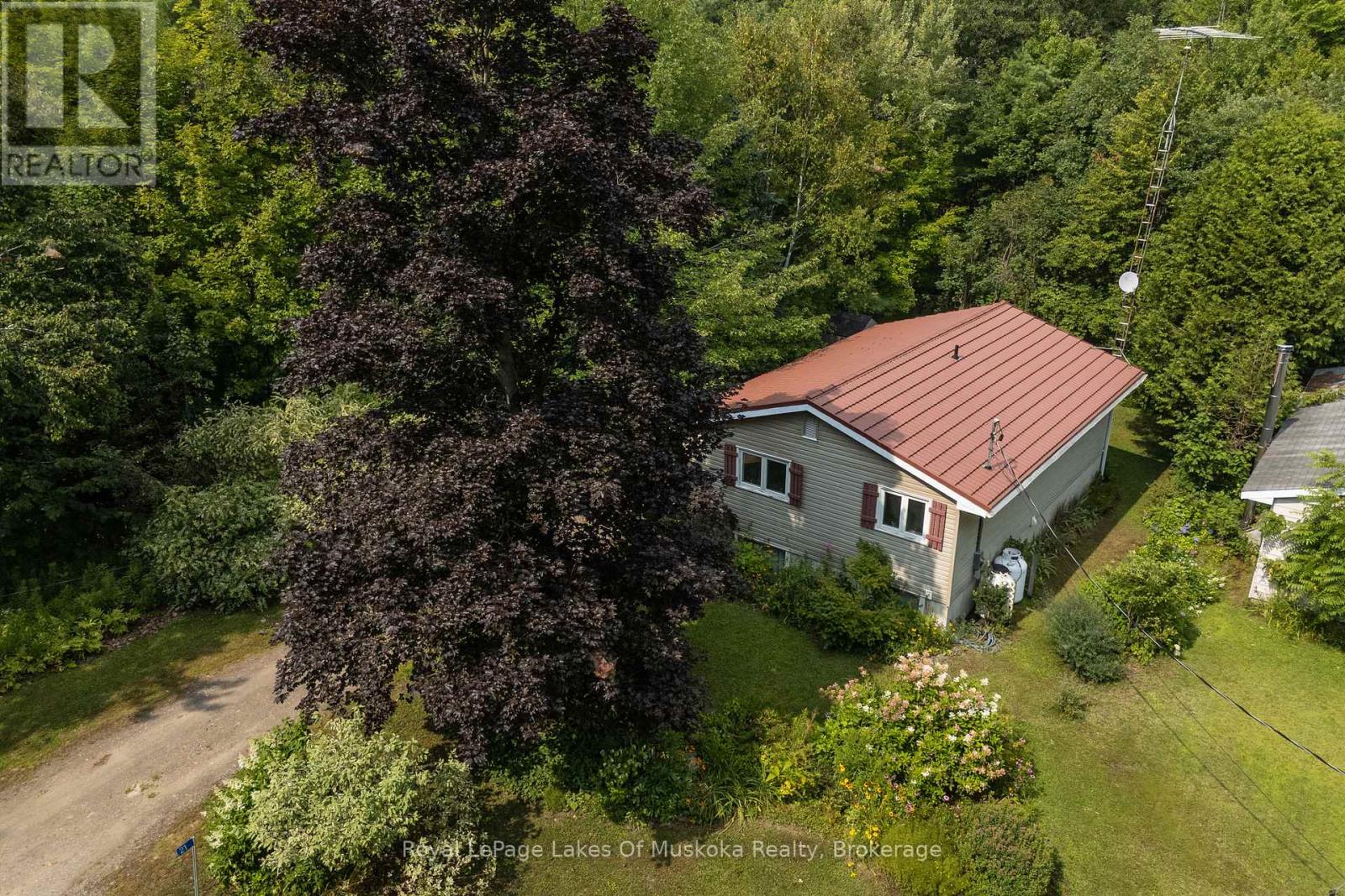 21 Harris Street, Muskoka Lakes, Ontario  P0B 1J0 - Photo 1 - X12332237