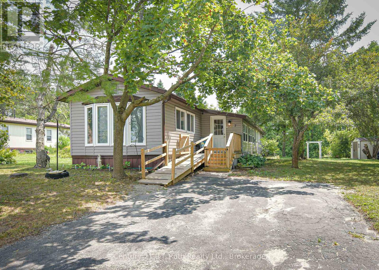 7 Irvine Road, Oro-Medonte, Ontario  L3V 0P9 - Photo 1 - S12332330