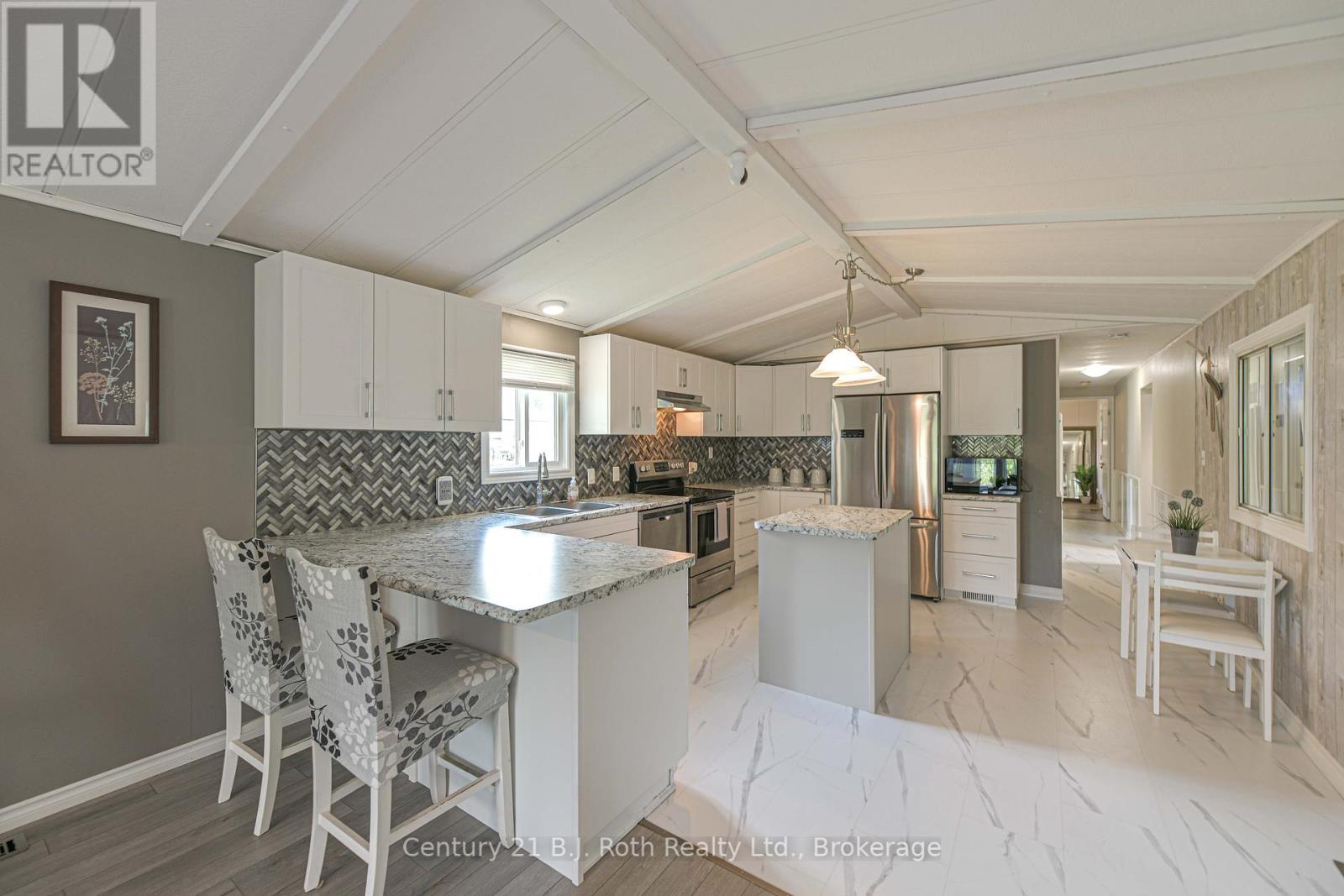 7 Irvine Road, Oro-Medonte, Ontario  L3V 0P9 - Photo 15 - S12332330