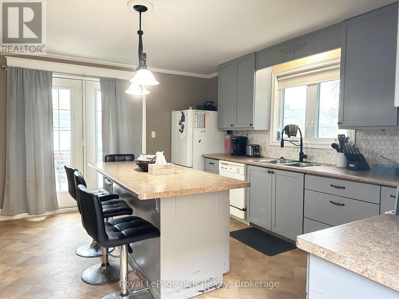 403 7th Avenue, Hanover, Ontario  N4N 2J1 - Photo 10 - X12332404