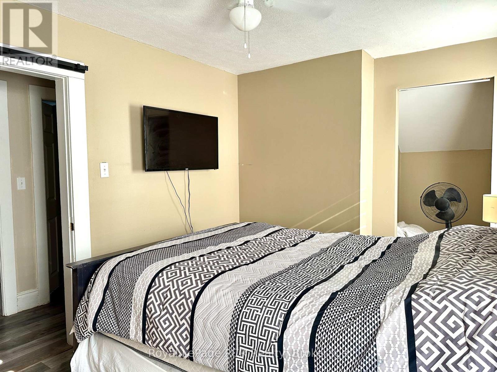 403 7th Avenue, Hanover, Ontario  N4N 2J1 - Photo 22 - X12332404