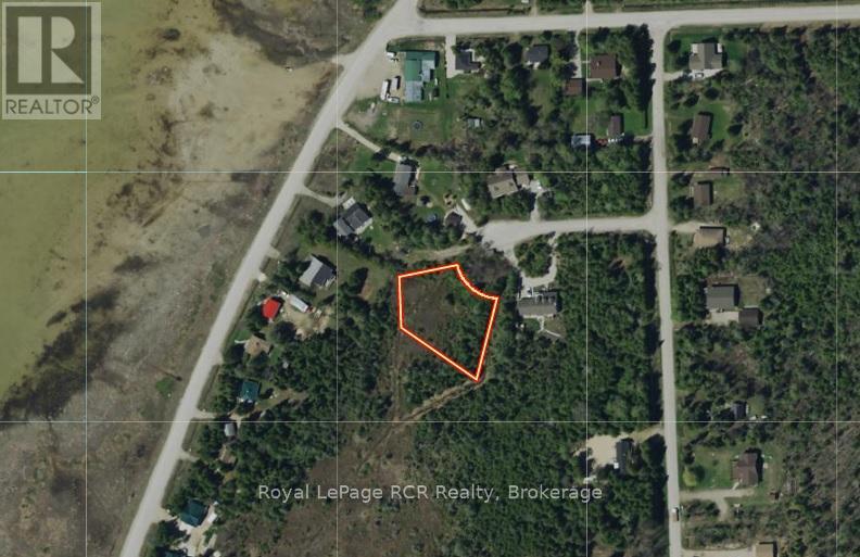 8 Ross Street, South Bruce Peninsula, Ontario  N0H 2T0 - Photo 7 - X12332607