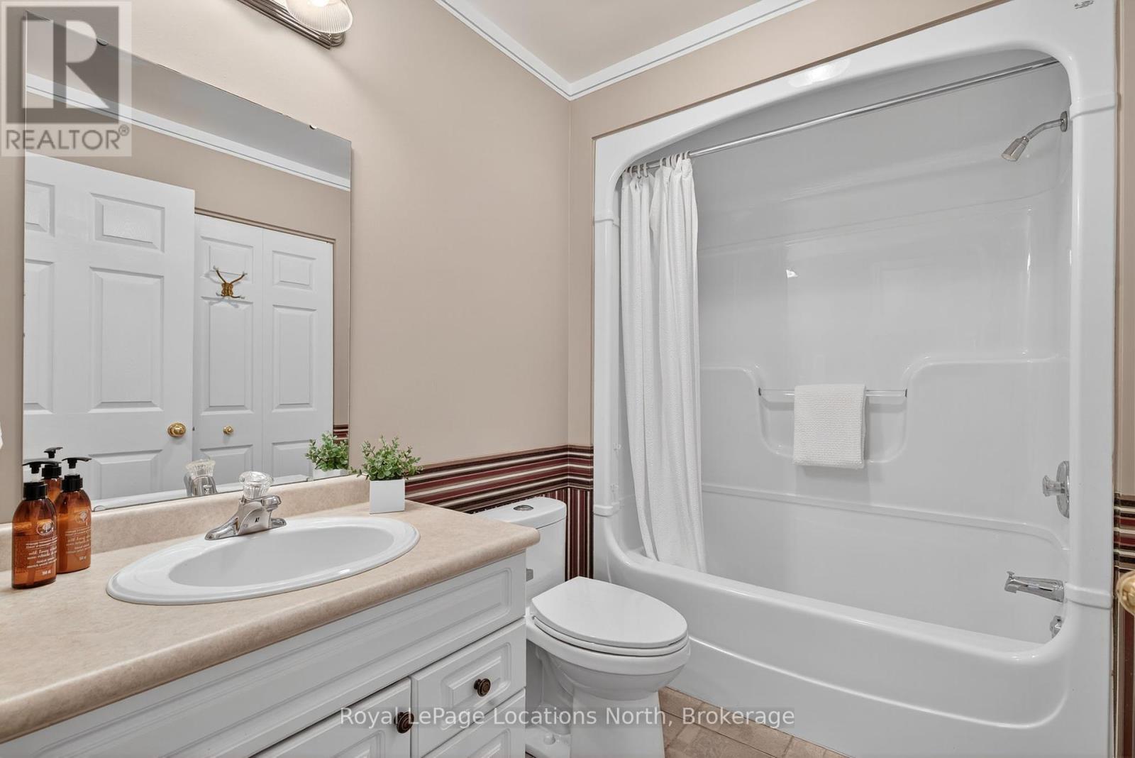66 Pennsylvania Avenue, Wasaga Beach, Ontario  L9Z 3A8 - Photo 11 - S12332823