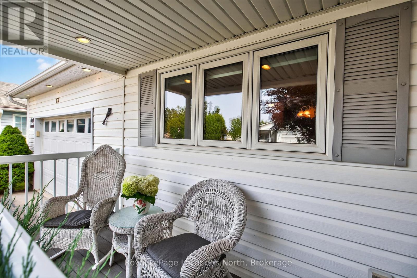 66 Pennsylvania Avenue, Wasaga Beach, Ontario  L9Z 3A8 - Photo 3 - S12332823