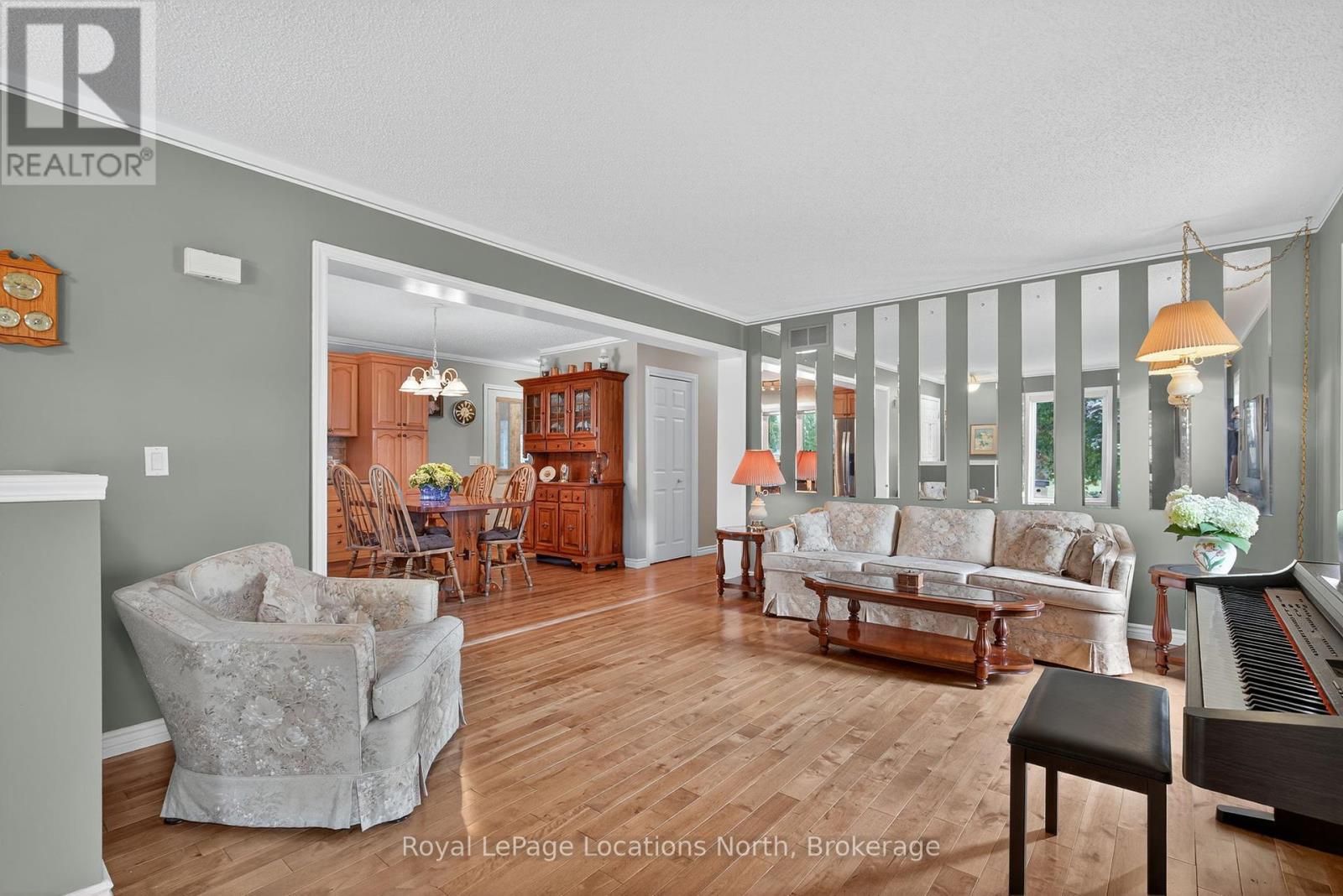 66 Pennsylvania Avenue, Wasaga Beach, Ontario  L9Z 3A8 - Photo 5 - S12332823