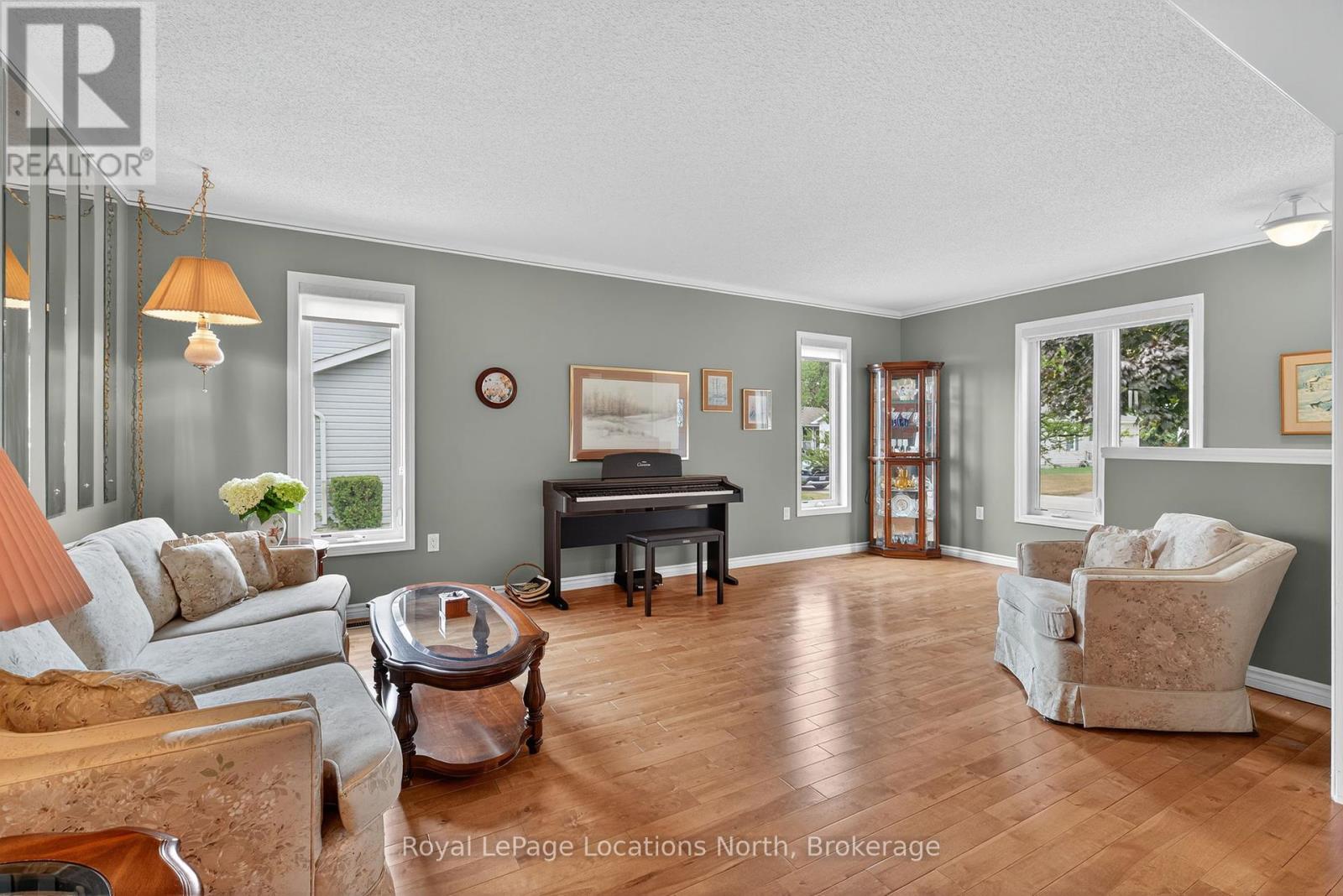 66 Pennsylvania Avenue, Wasaga Beach, Ontario  L9Z 3A8 - Photo 6 - S12332823
