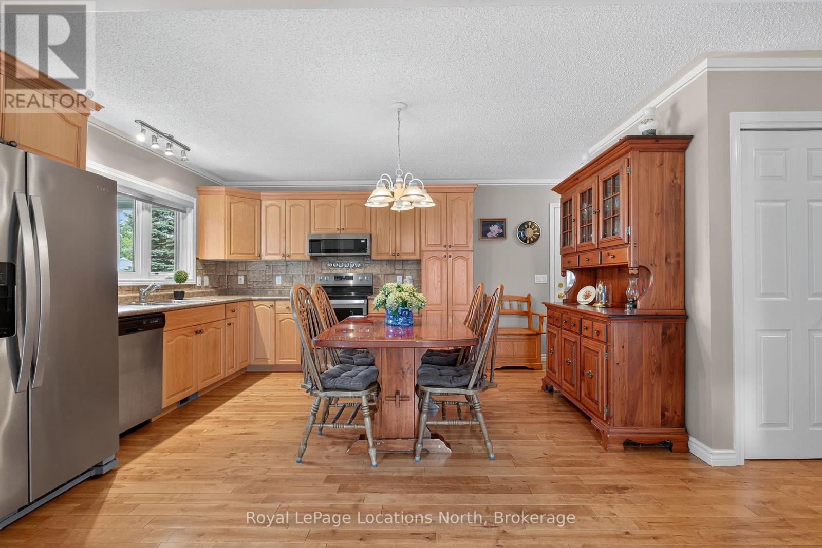 66 Pennsylvania Avenue, Wasaga Beach, Ontario  L9Z 3A8 - Photo 7 - S12332823