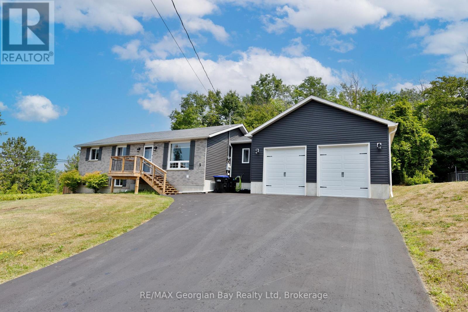 5 Easton Avenue, Tay, Ontario  L0K 1R0 - Photo 2 - S12333014