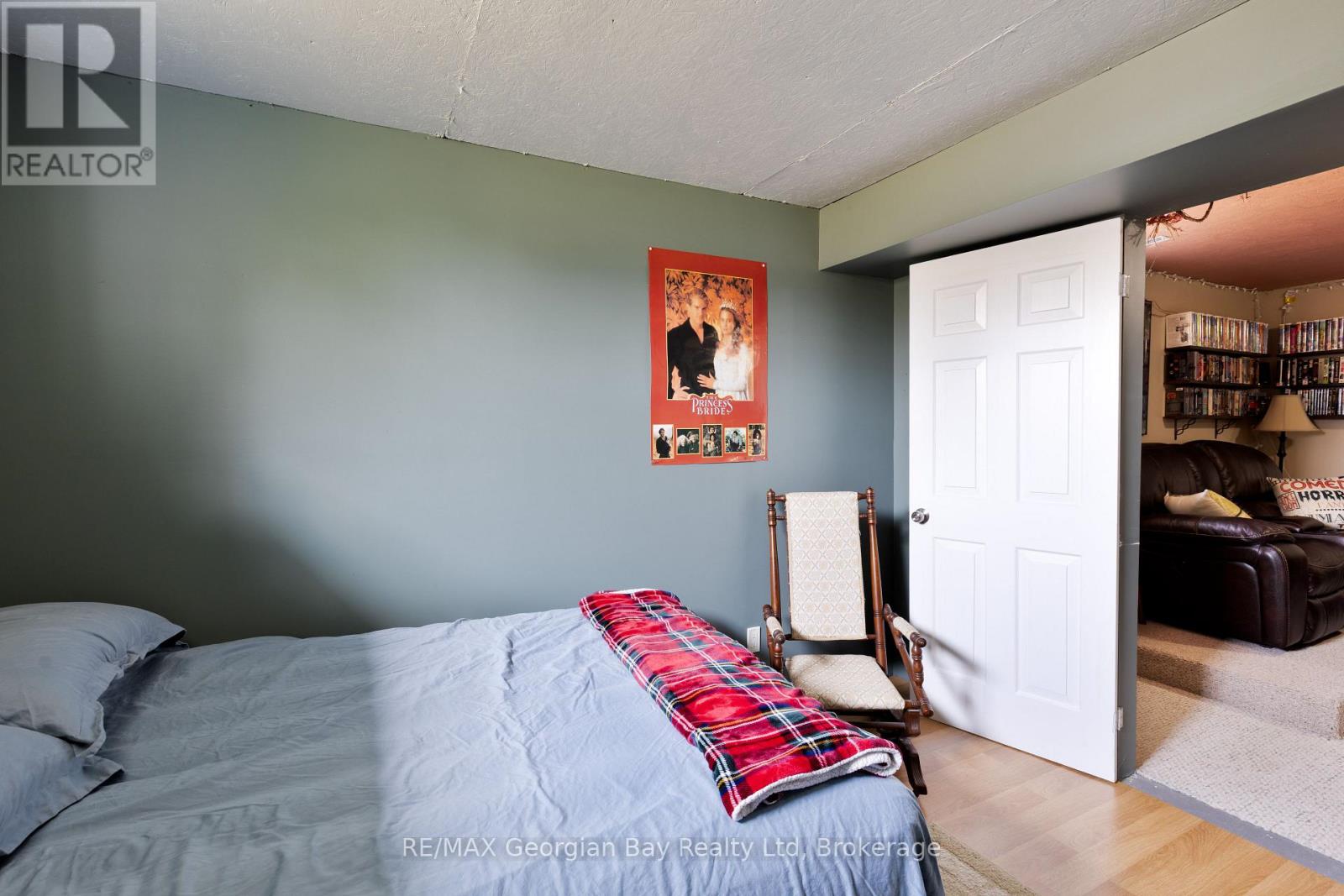 5 Easton Avenue, Tay, Ontario  L0K 1R0 - Photo 22 - S12333014