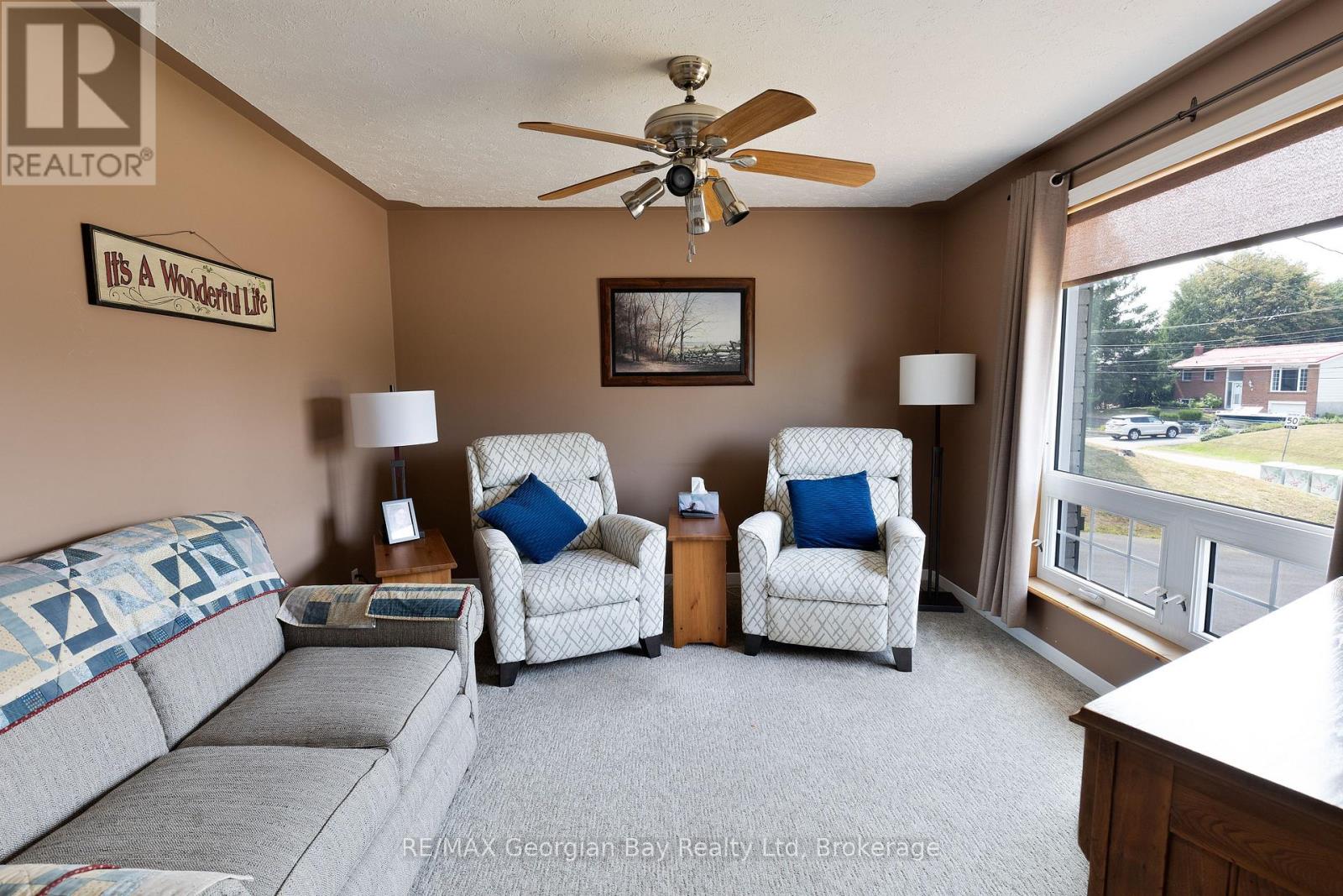 5 Easton Avenue, Tay, Ontario  L0K 1R0 - Photo 5 - S12333014