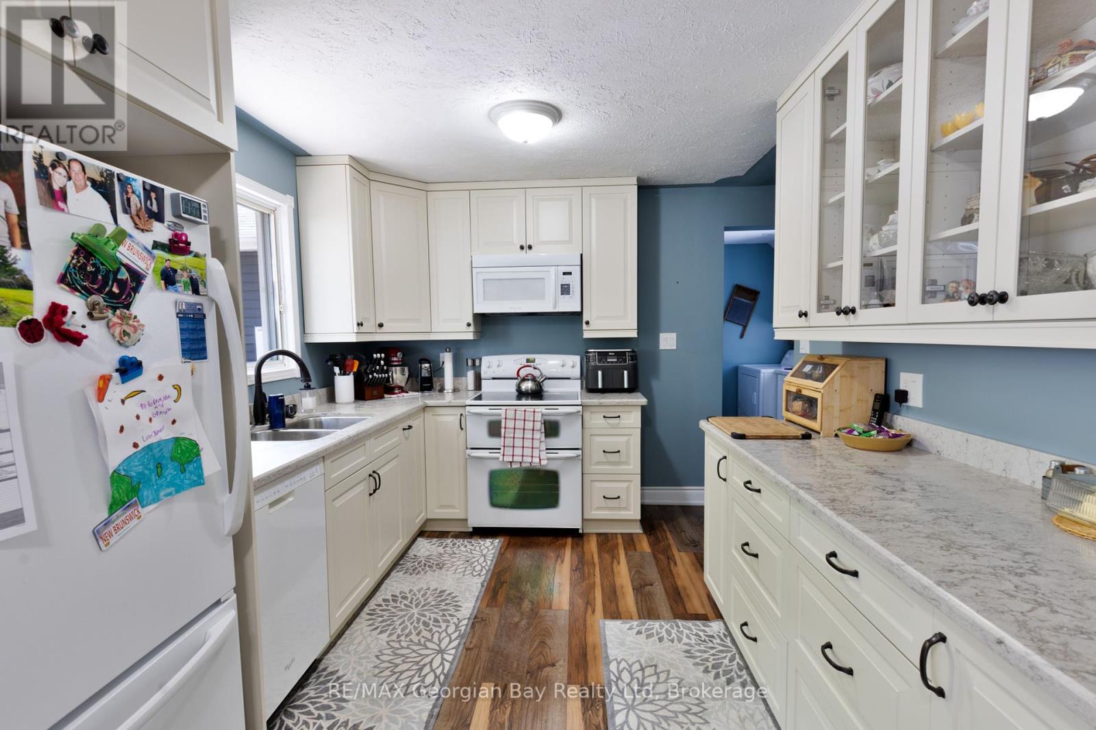 5 Easton Avenue, Tay, Ontario  L0K 1R0 - Photo 7 - S12333014