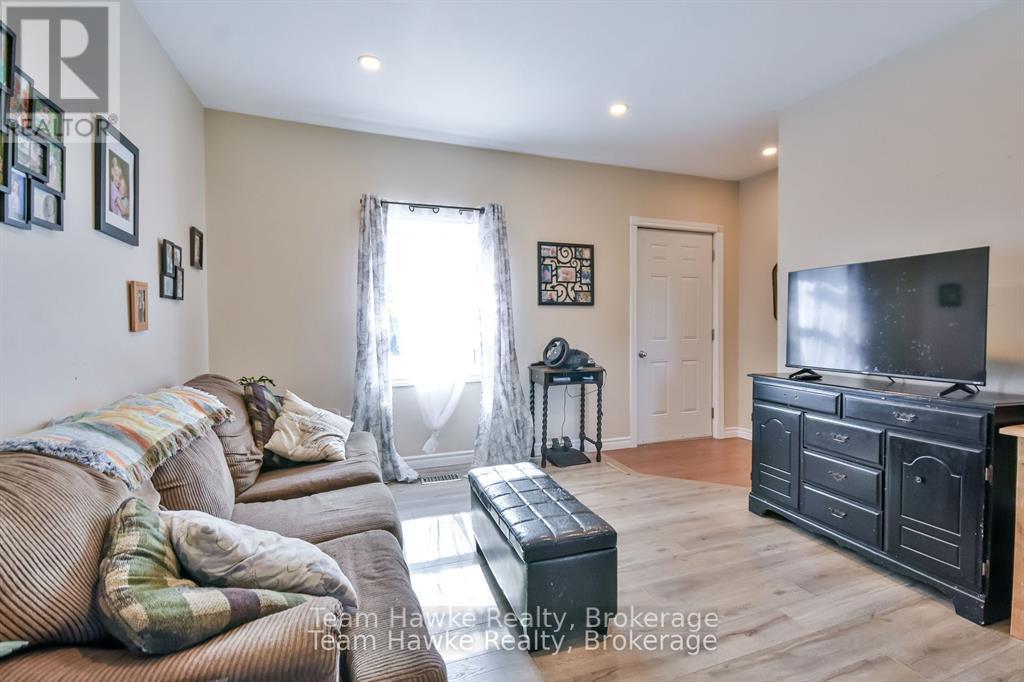 54 Jephson Street, Tay, Ontario  L0K 2A0 - Photo 2 - S12333487