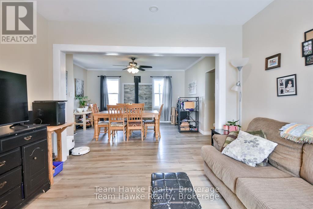 54 Jephson Street, Tay, Ontario  L0K 2A0 - Photo 5 - S12333487