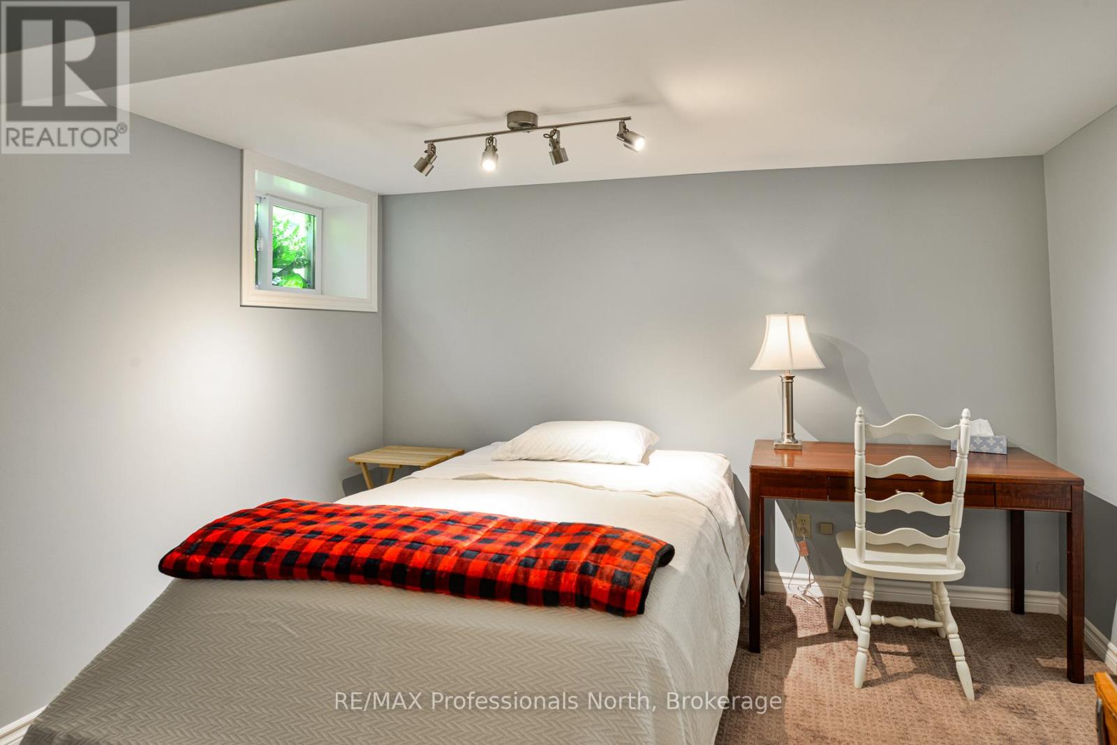 33 Woodchester Avenue, Bracebridge, Ontario  P1L 1H9 - Photo 16 - X12333637