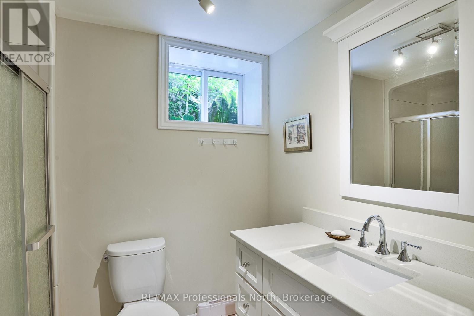 33 Woodchester Avenue, Bracebridge, Ontario  P1L 1H9 - Photo 18 - X12333637