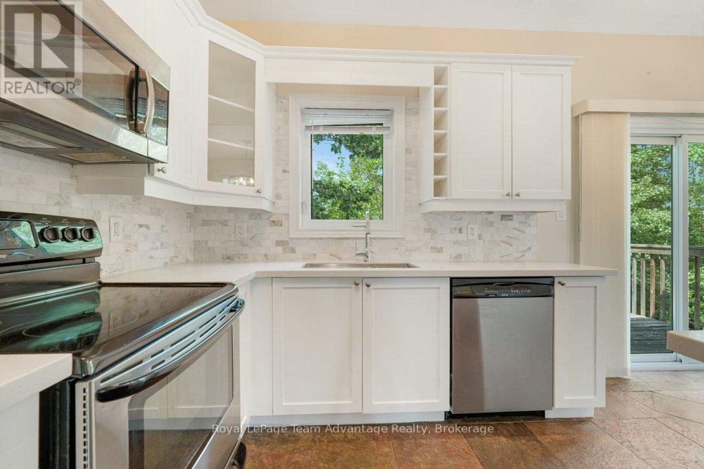 9 Avery Court, Parry Sound, Ontario  P2A 3C4 - Photo 14 - X12334006