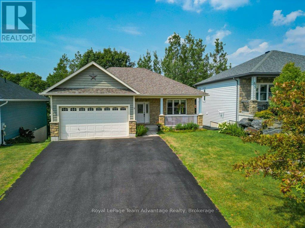 9 Avery Court, Parry Sound, Ontario  P2A 3C4 - Photo 2 - X12334006