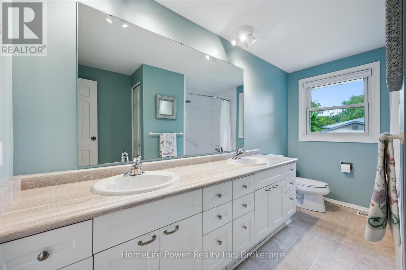 36 Sanderson Drive, Guelph, Ontario  N1H 7B8 - Photo 23 - X12334391