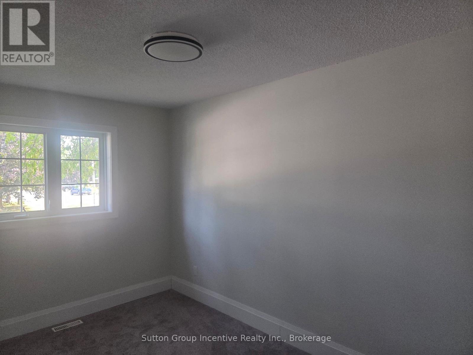 424 Raymond Avenue, Orillia, Ontario  L3V 6X4 - Photo 17 - S12334412