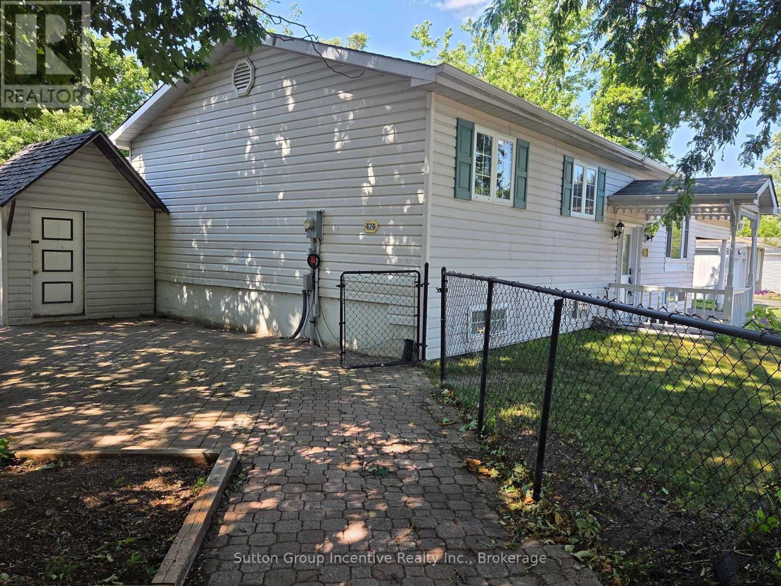 424 Raymond Avenue, Orillia, Ontario  L3V 6X4 - Photo 3 - S12334412